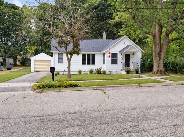 425 Gladys St, Plainwell, MI 49080