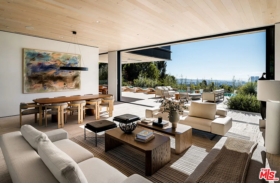 6 bed, 9.0 bath, 9856 sqft, $150,000 — Photo 4