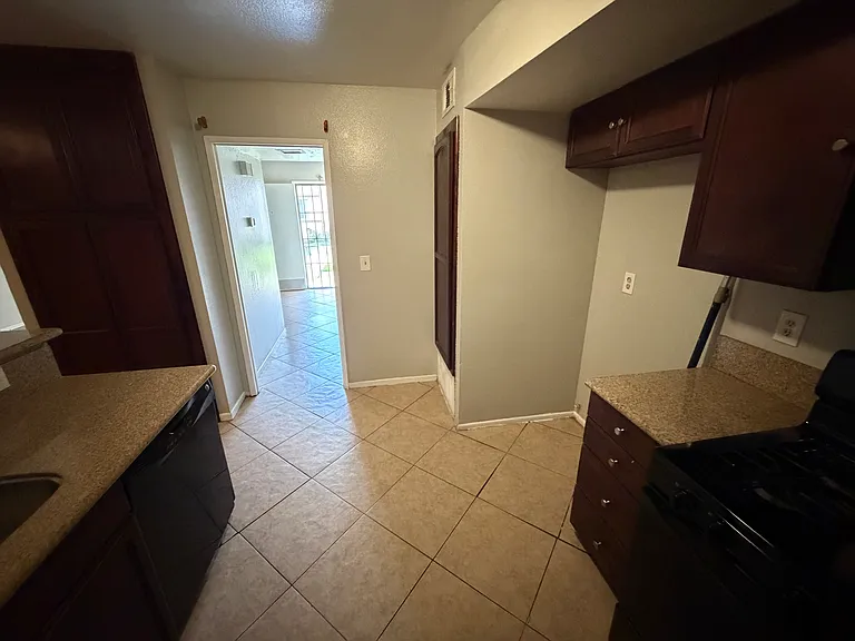 369 N Eucalyptus Ave #31 — Photo 6