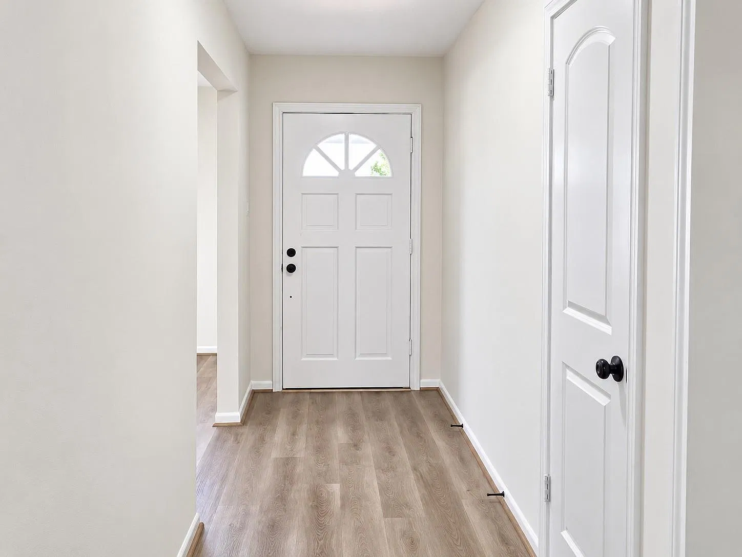 4 bed, 2.5 bath, 2452 sqft, $3,000 — Photo 3