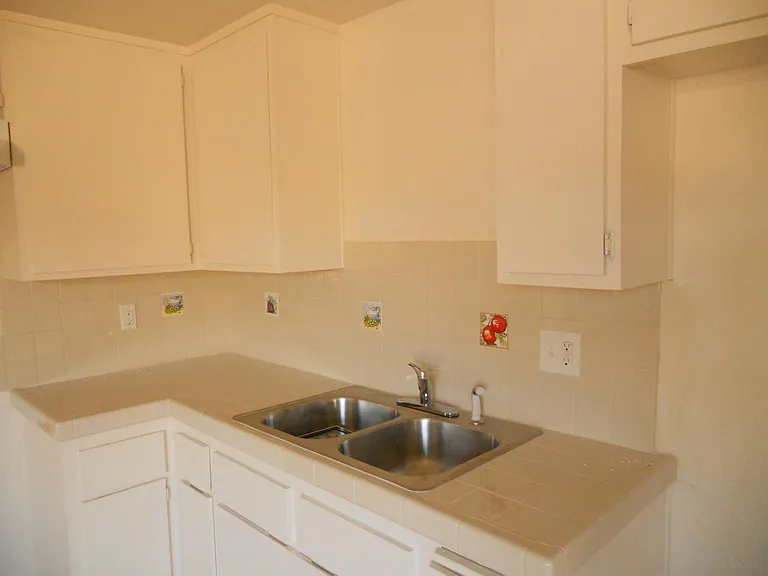 5140 Oakland St #6 — Photo 4