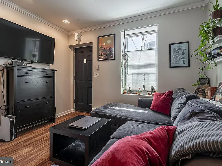 2209 E Harold St — Photo 8