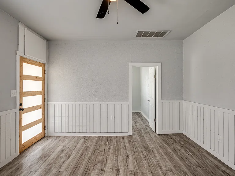 105 S K Ave — Photo 8