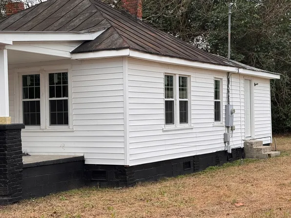 107 W Smith St, Mount Olive, NC 28365