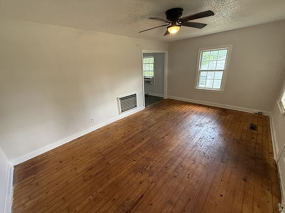 5th image of 3322 Parker Ln #A