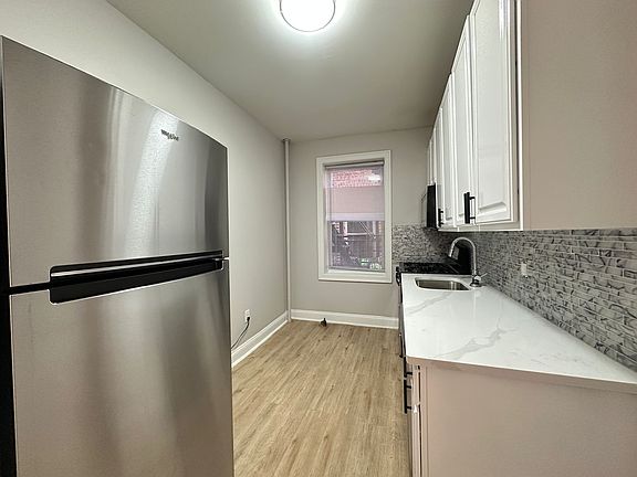 4th image of 126 Corbin Ave APT 304