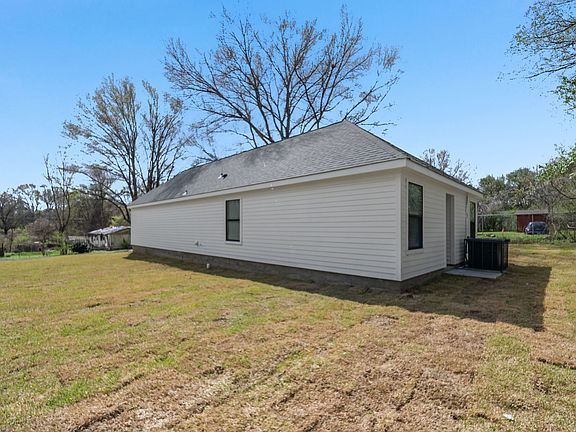 3rd image of 34 E Geeter Rd