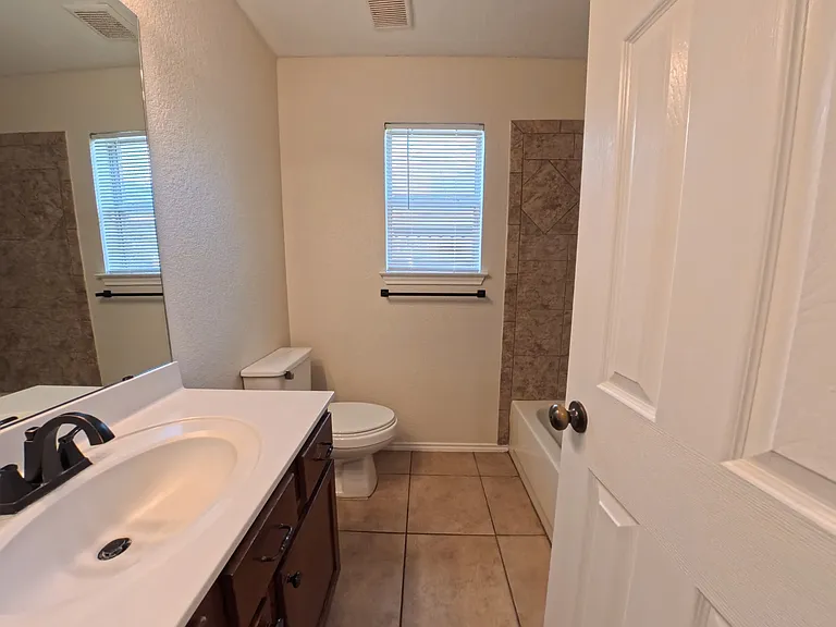 14 Burnham Dr — Photo 23