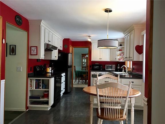 4th image of 78 Valley View Dr