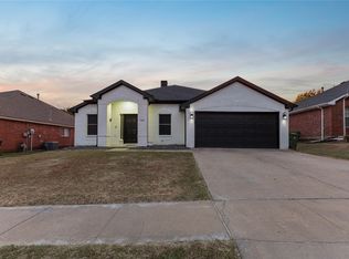 7018 Lake Jackson Dr, Arlington, TX 76002