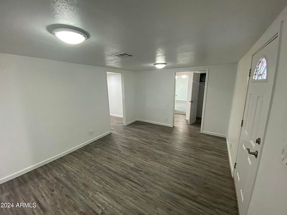 3rd image of 747 E SUNNYSLOPE Lane
