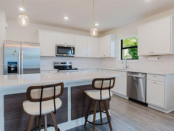 5th image of 3001 Hibiscus Ave