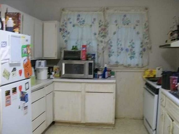 4th image of 435 Buford St
