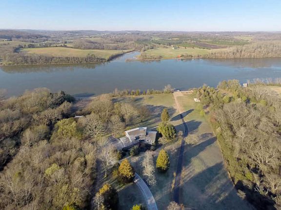 3rd image of 1550 Scenic View Dr