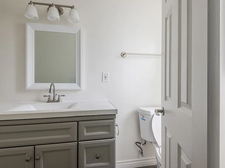 Fountainebleu Apartments — Photo 33