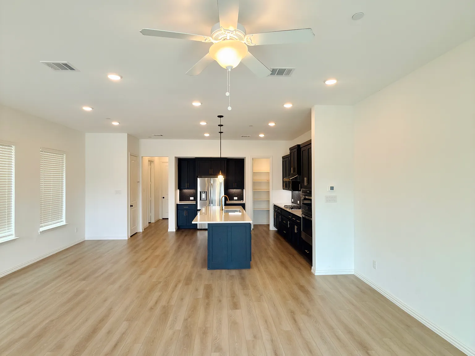 3 bed, 2057 sqft, $2,900 — Photo 4