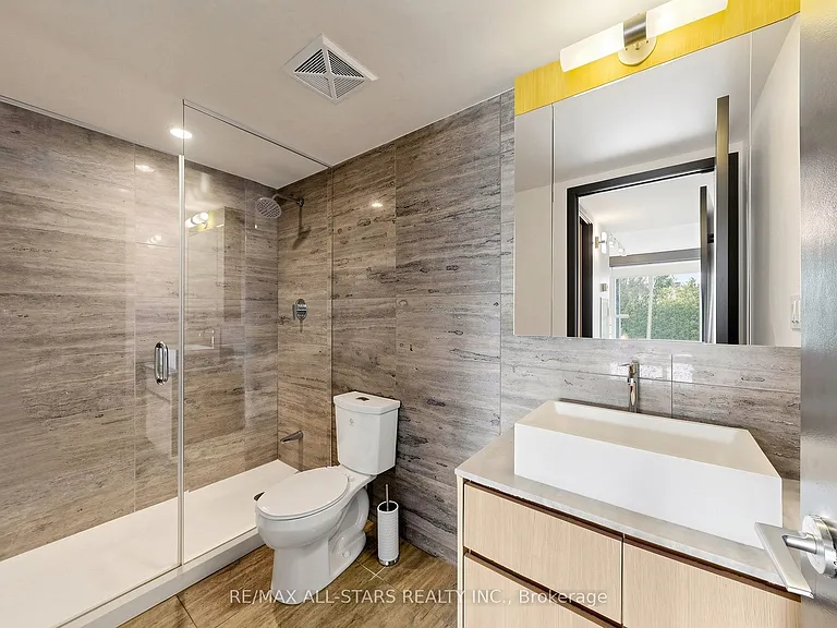 110 Fort York Blvd #G08 — Photo 34