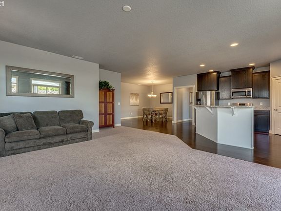 3rd image of 12720 NE 52nd Cir