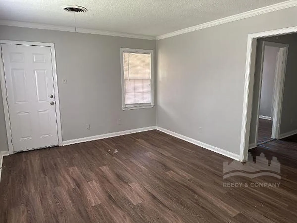 Building Photo - 1240 Robin Hood Ln