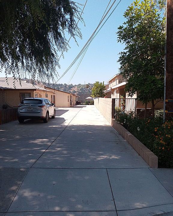 1st image of 620 E Lemon Ave