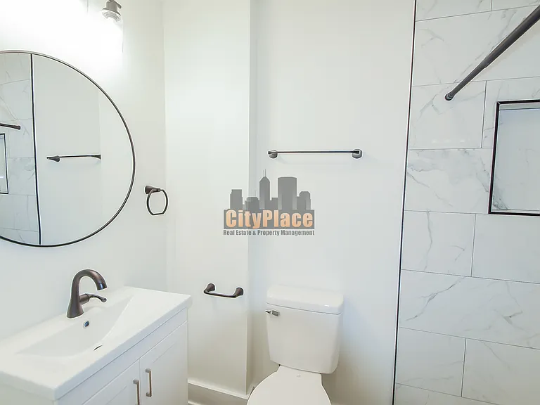 843 N Park Ave — Photo 13