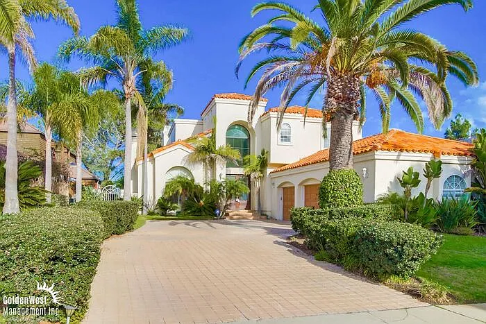 4 bed, 3.5 bath, 3720 sqft, $7,595 — Photo 1
