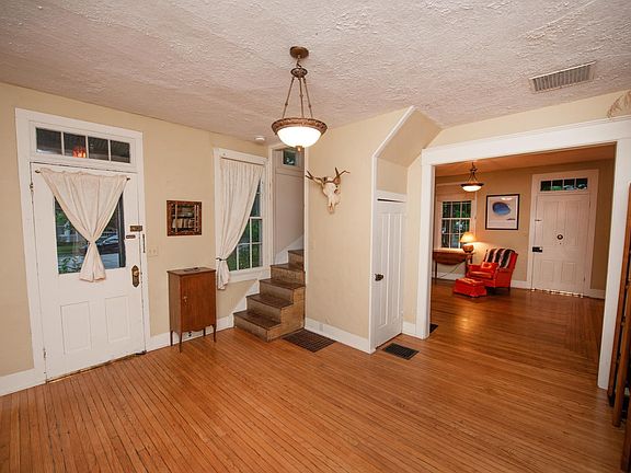 4th image of 300 College Ave
