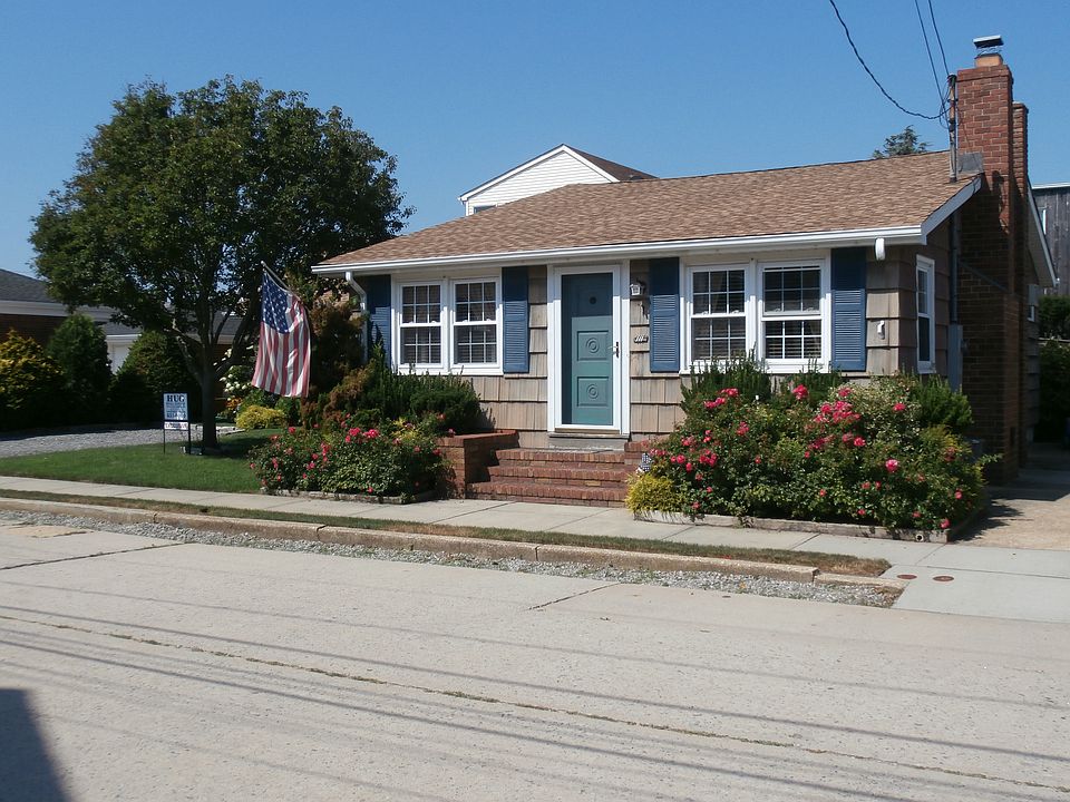 2nd image of 111 Baldwin Ave