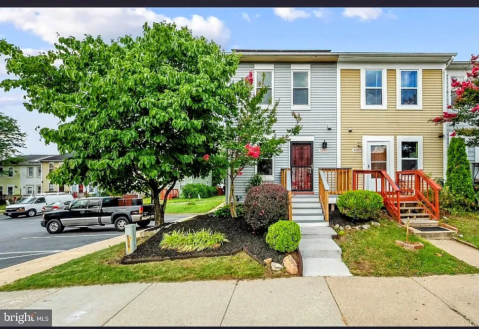 3 bed, 1350 sqft, $2,900 — Photo 1