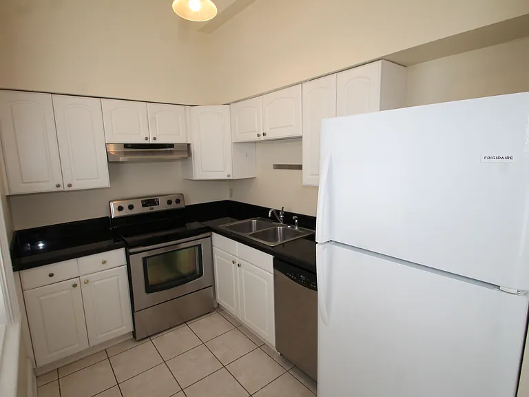 209 W Hall St #A — Photo 9