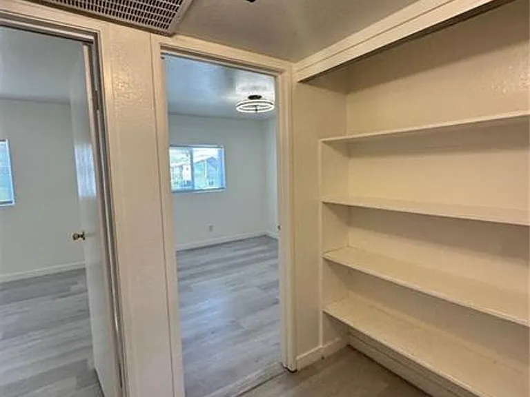 4920 Stanley Ave — Photo 33