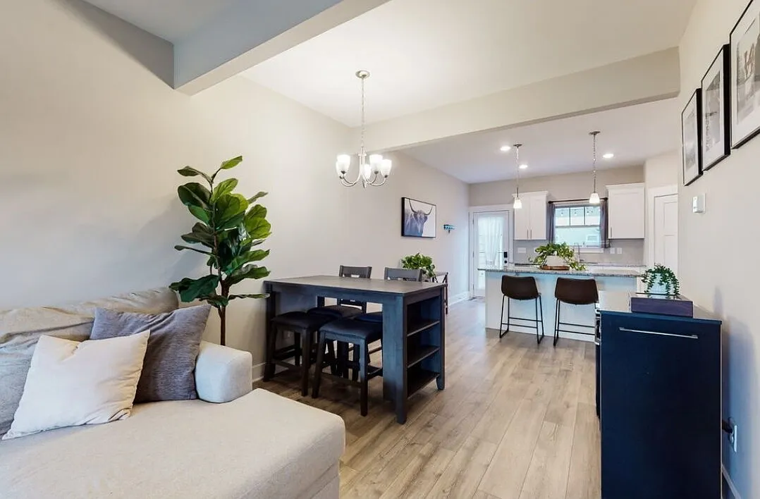 2 bed, 2.5 bath, 1292 sqft, $1,950 — Photo 3