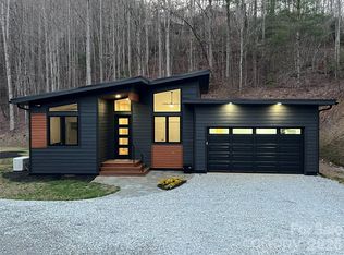 95 W Round Top Rd, Bryson City, NC 28713