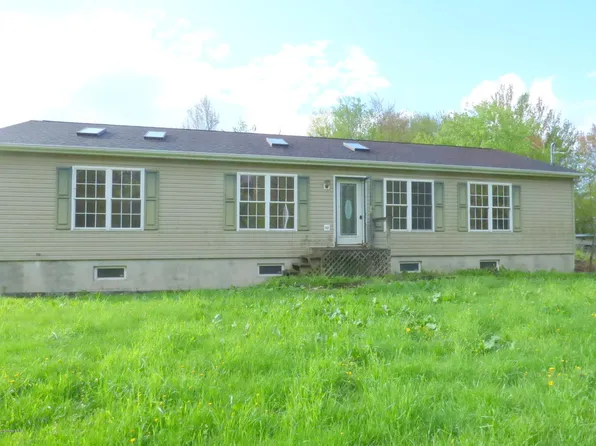 292 Stanton Dr, Waymart, PA 18472