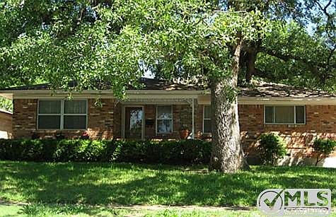 1st image of 8439 Foxwood Ln