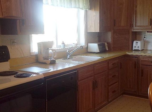 Tidy kitchen offers major appliances