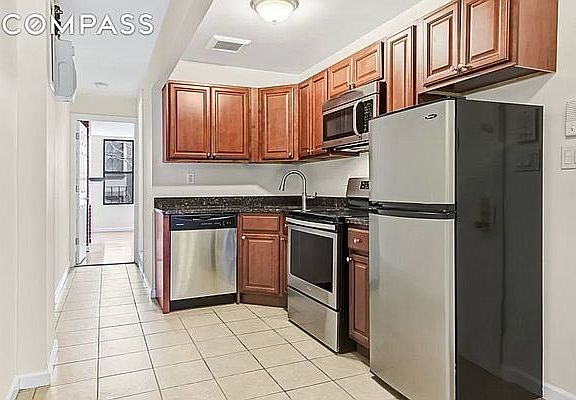 3rd image of 250 Elizabeth St APT 7