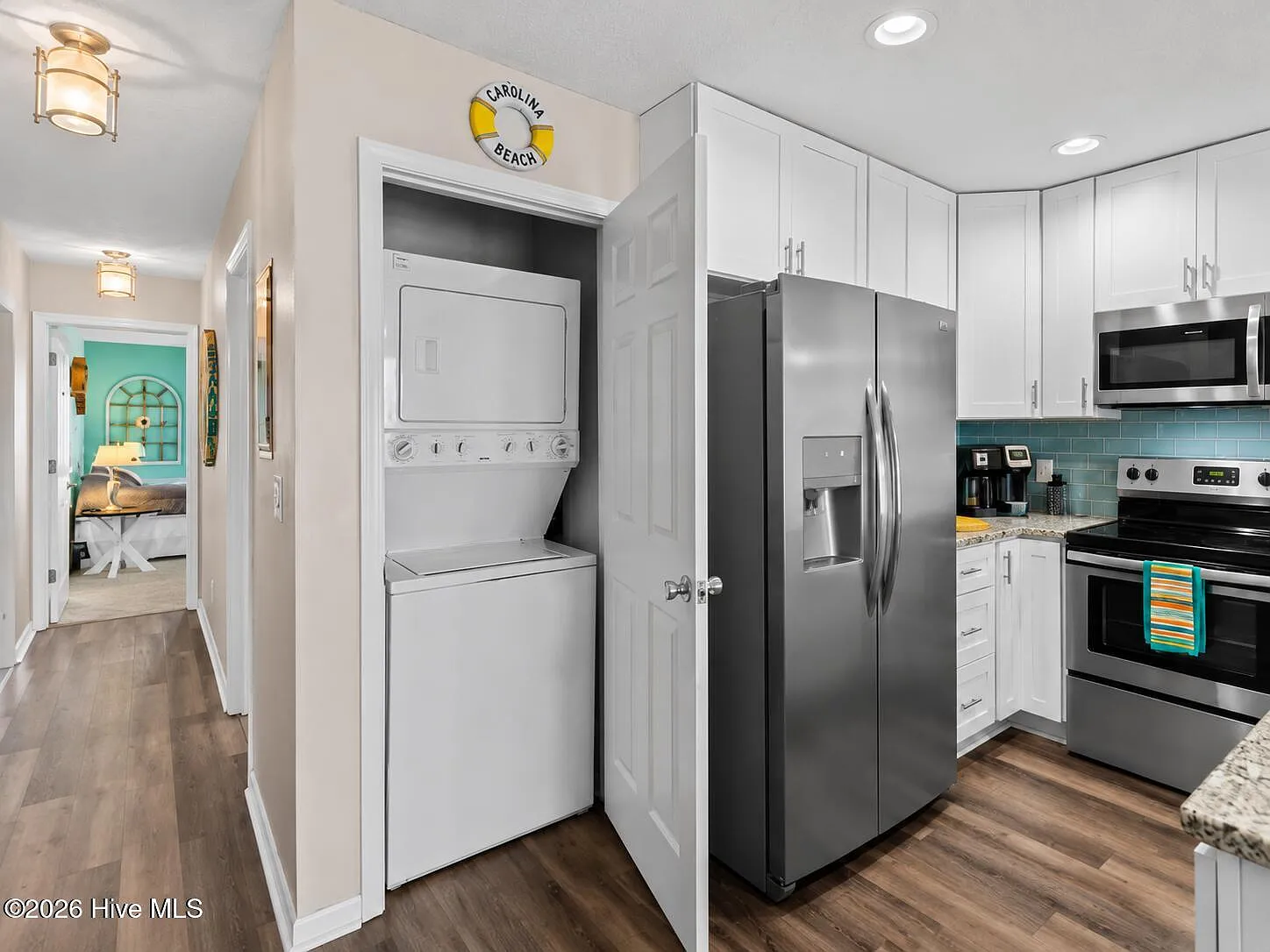 2 bed, 2.0 bath, 918 sqft, $2,500 — Photo 3