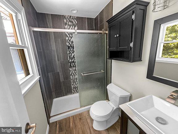5th image of 14824 Downey Ct