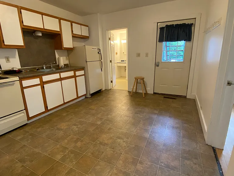 85 Crescent St #3 — Photo 2