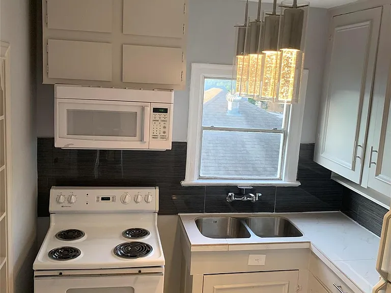 1546 Lombardy St #C — Photo 8