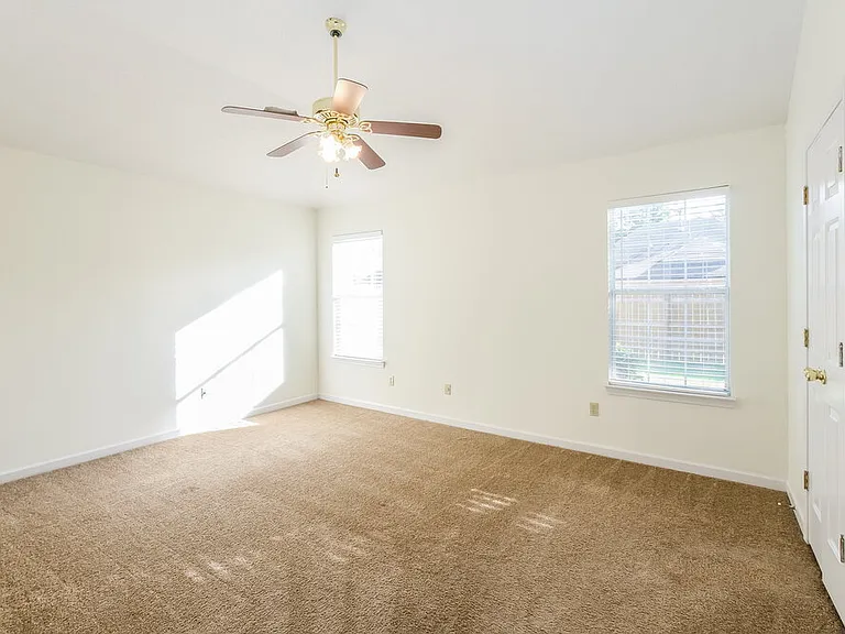 5892 Alexandria Ln — Photo 11