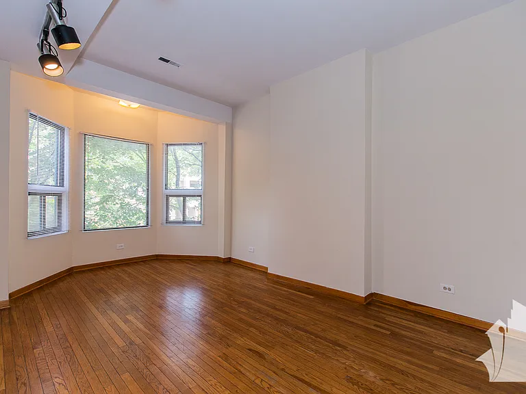 875 W Lill Ave — Photo 3