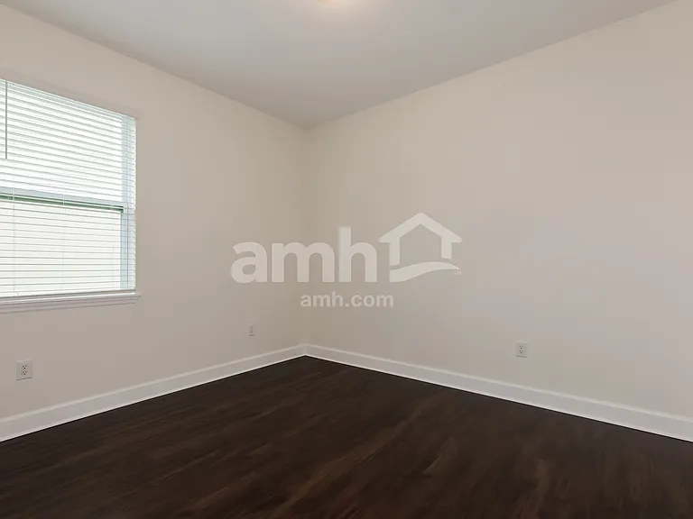 1028 Walden Pond Dr — Photo 14
