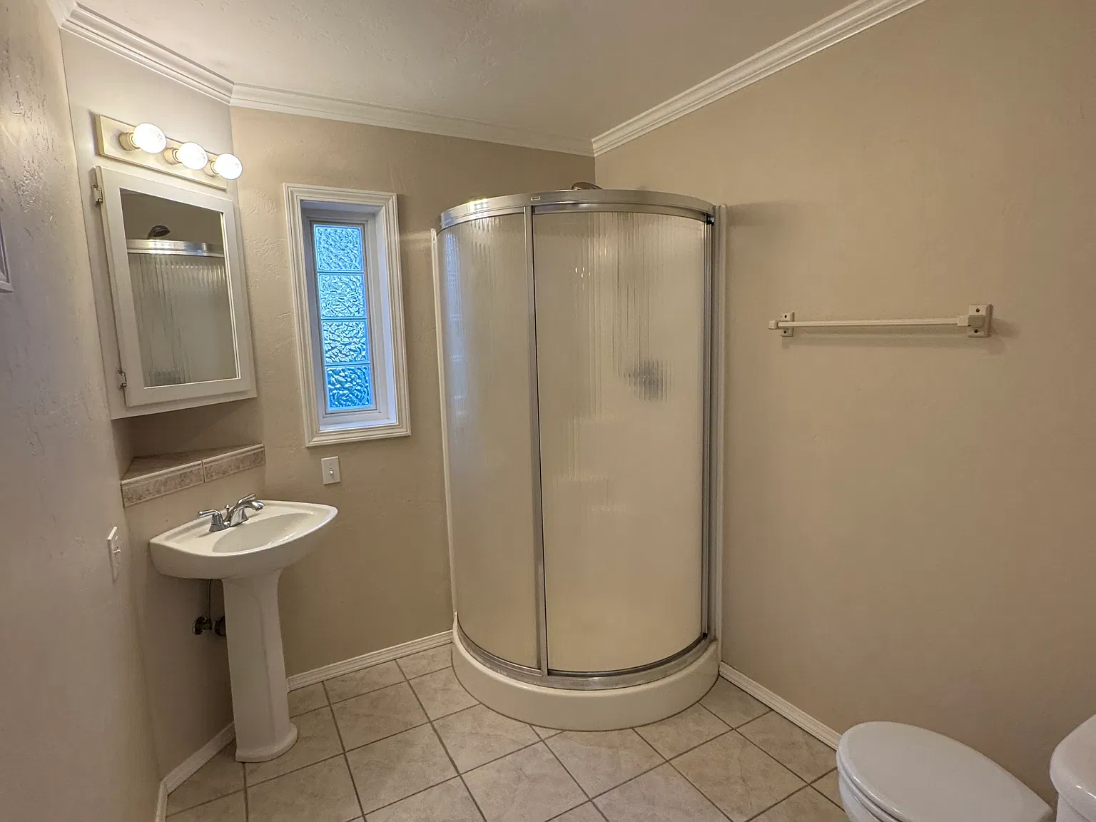 3 bed, $2,500 — Photo 2