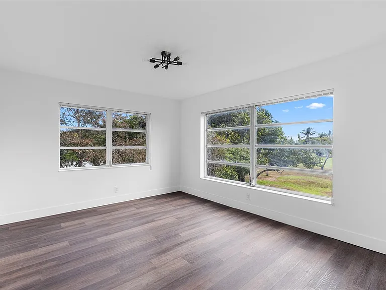 2800 N Palm Aire Dr #310 — Photo 20