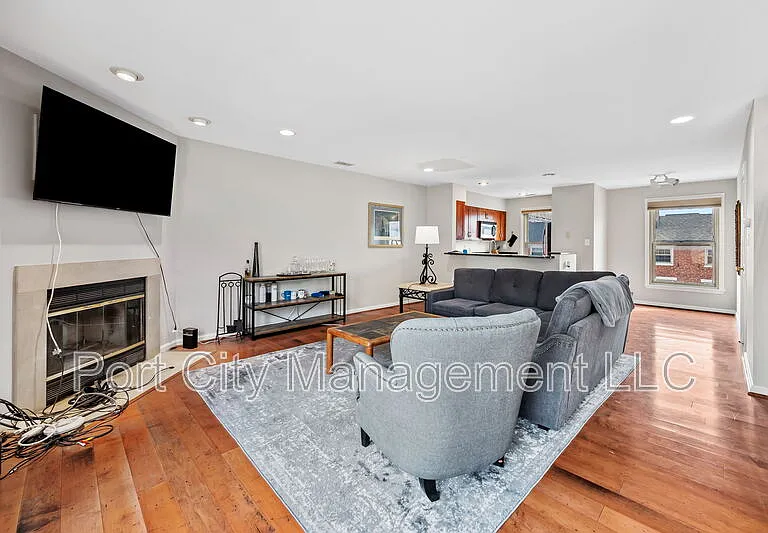 911 S Charles St #310 — Photo 6