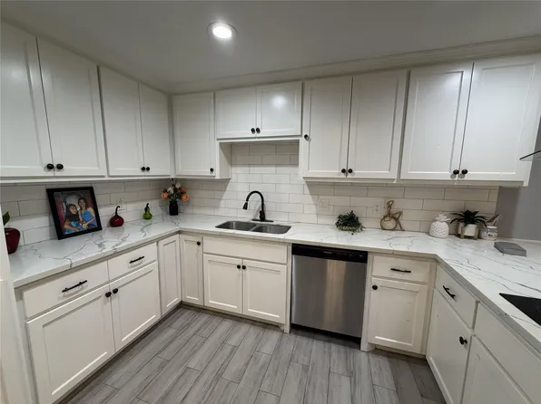 7703 Moonmist Dr APT B, Houston, TX 77036