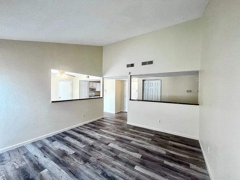 874 Baltic Ave SE — Photo 15