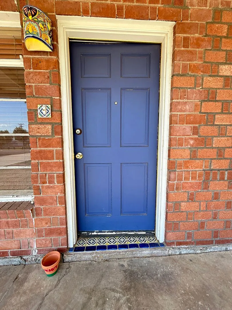 Beautiful Red Brick Home On A Large Cul-de-Sac Lot Near Camelback Road. — Photo 2